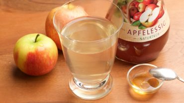 Apple cider vinegar drink with honey