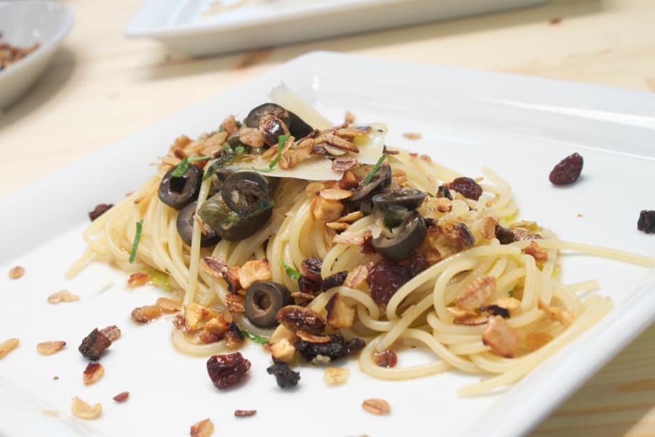 Spaghetti with Granola - delicious "organic" spaghetti
