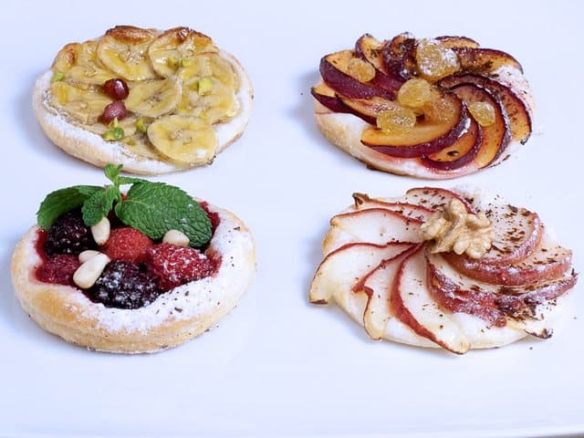 fruit tarts and a special Christmas Tarte, With cooking video!