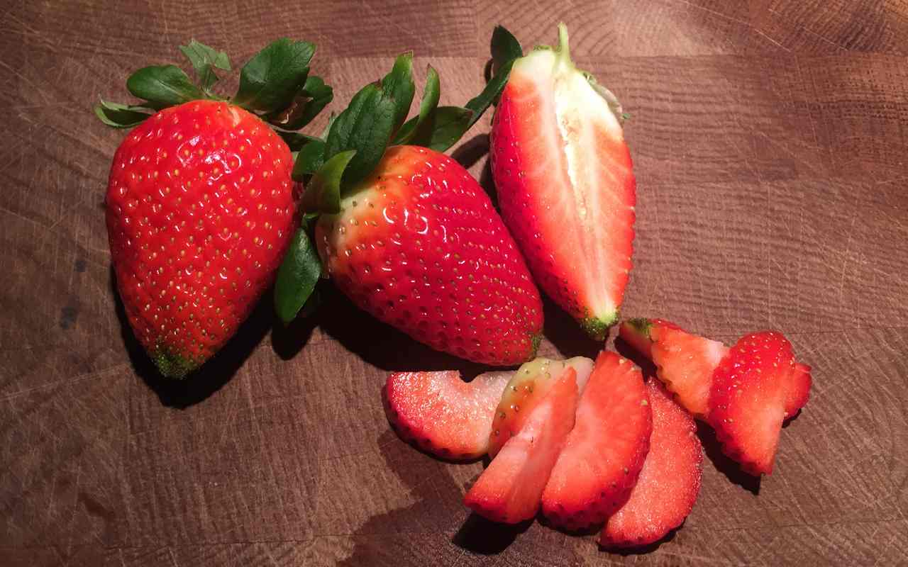 fresh strawberry-for-strawberry shake-1
