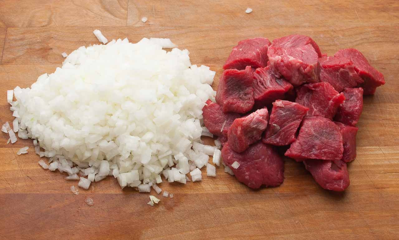 ingredients rule for goulash: goulash meat and onion same quantity