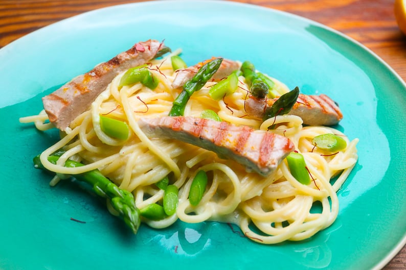 Spaghetti with tuna and asparagus on a wonderful plate.