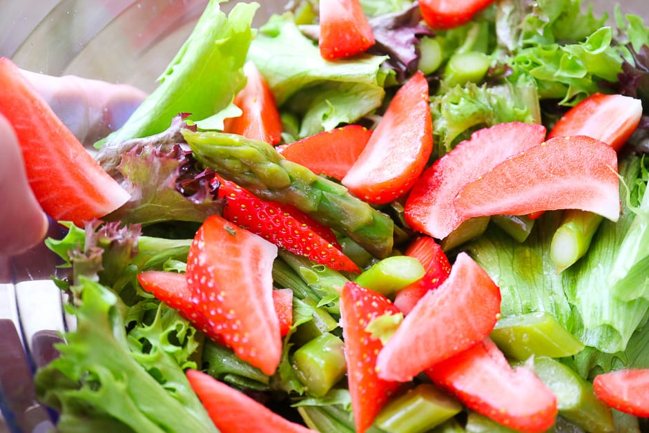 Asparagus and strawberries prepared with lettuce.