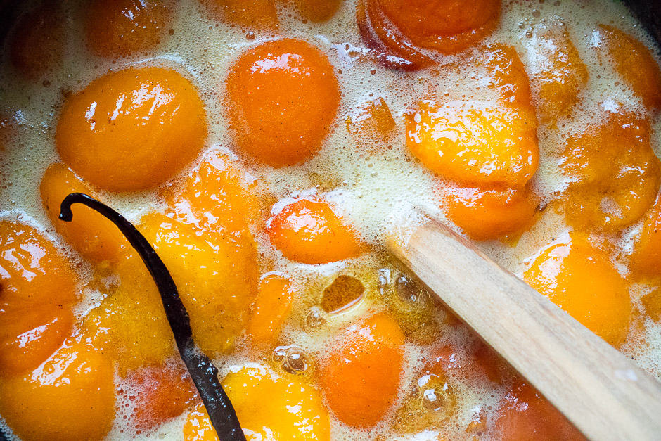Simmer the apricot jam