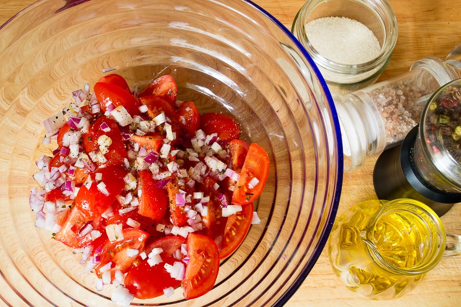 Marinate the tomato salad