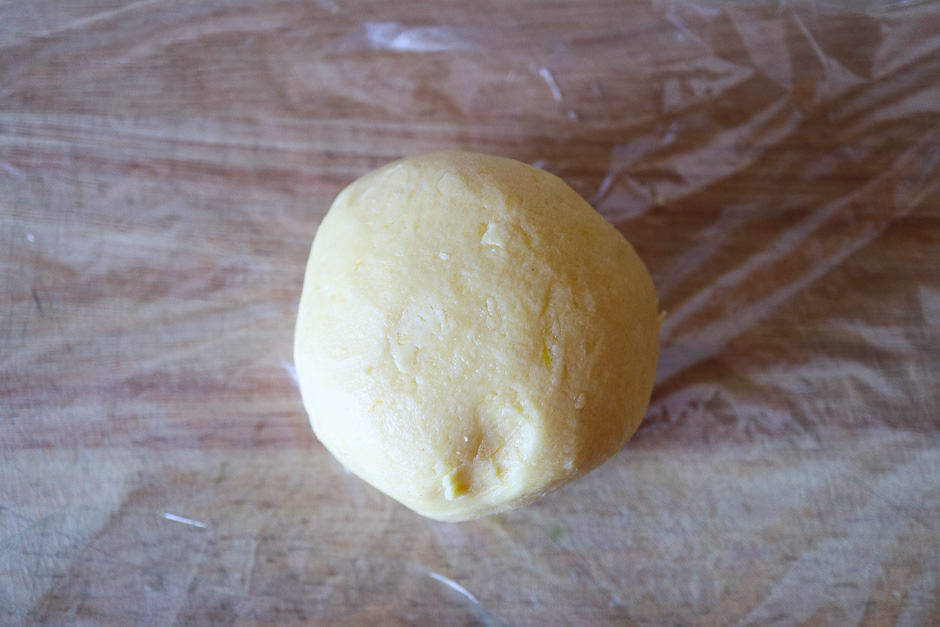Shortcrust pastry shaped into a ball