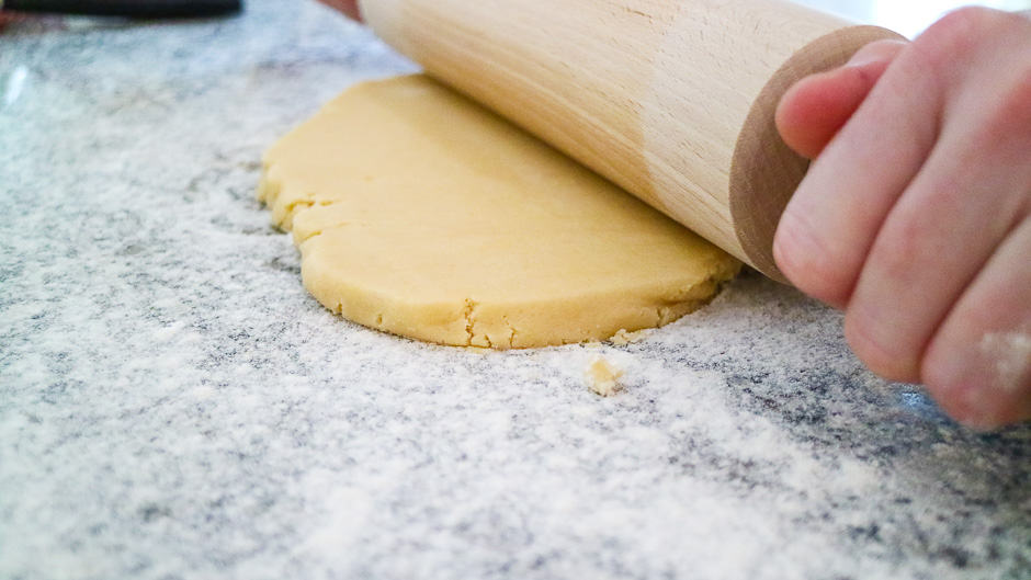 Roll out the shortcrust pastry