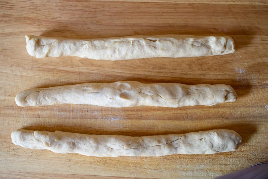 Dough sausages for yeast plaits