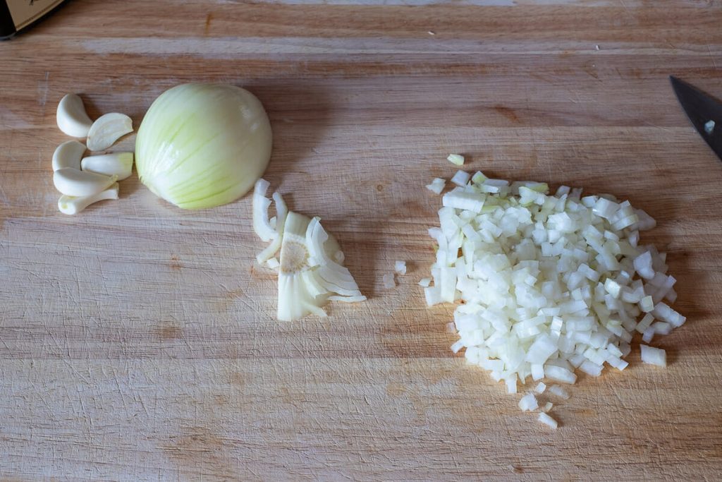 Dice the garlic and onions