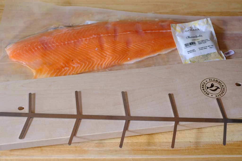 Flamed salmon board and salmon fillet