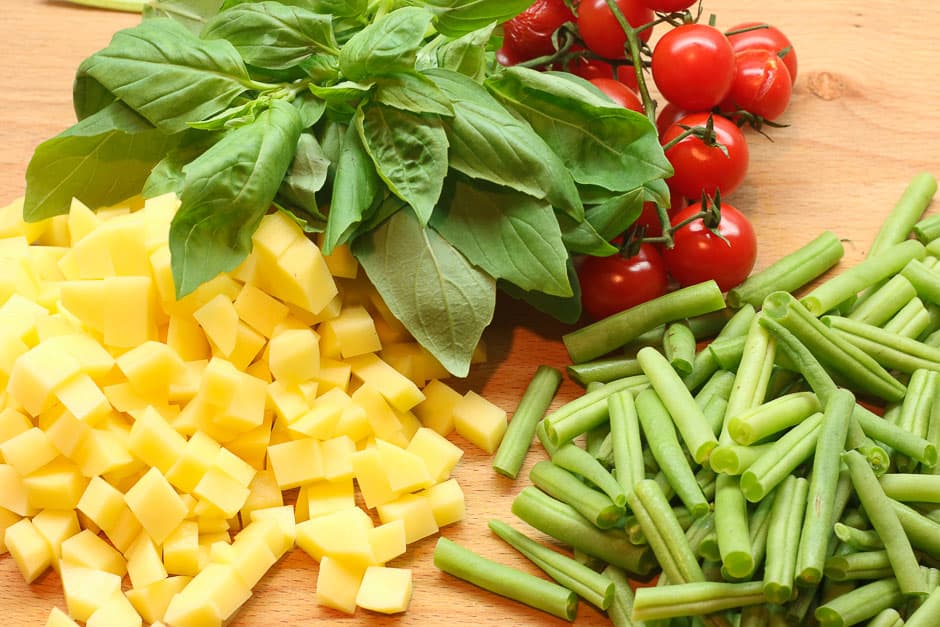Ingredients for pasta with pesto.