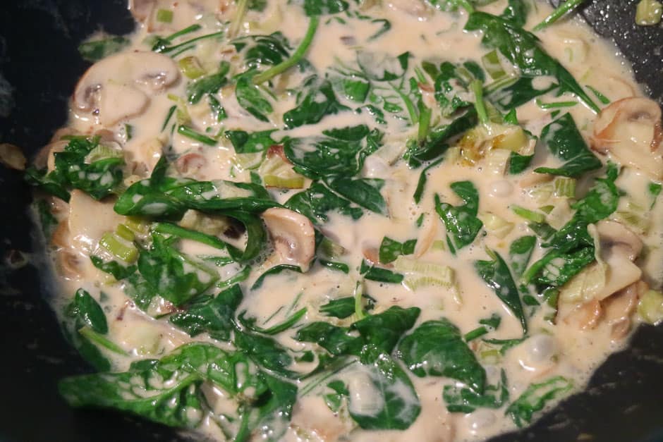 Sauce for gnocchi with spinach in the pan.