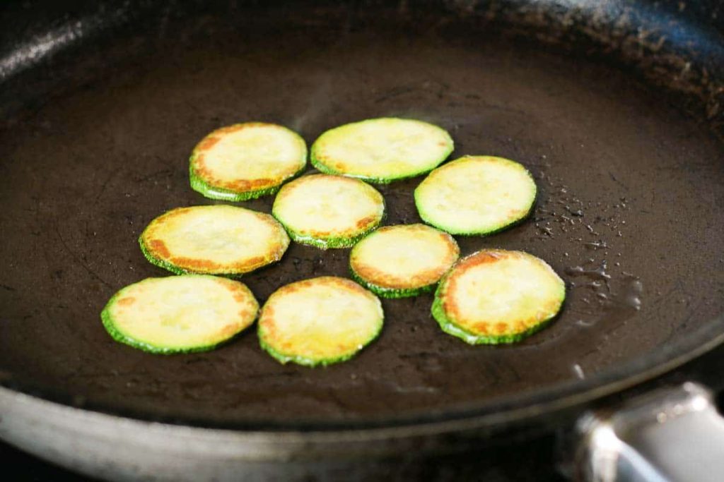 Zucchini when frying as an accompaniment to spaghetti with tomato sauce