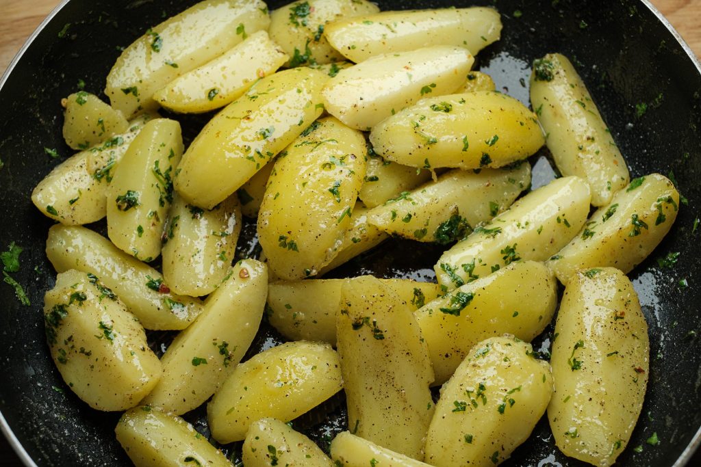 Butter potatoes with parsley