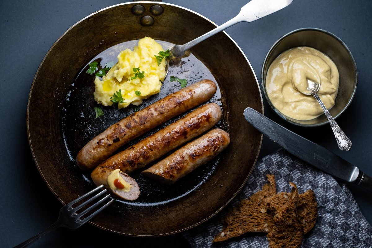 Fried sausage with mashed potatoes