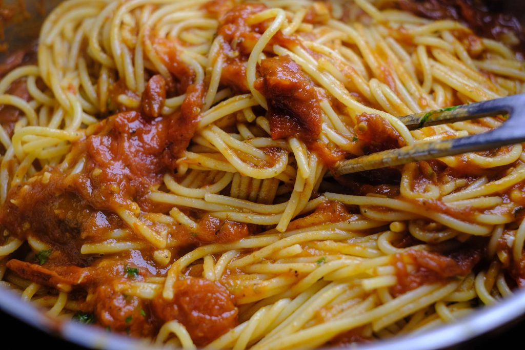 mix tomato sauce with pasta carefully