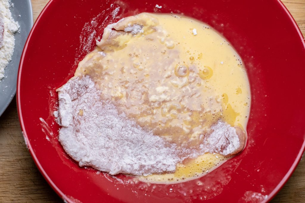 Put flour scallop in egg