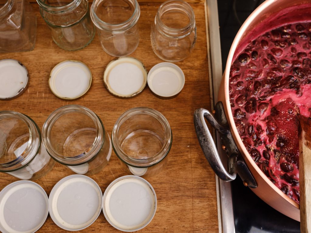 Jars when filling the cherry jam