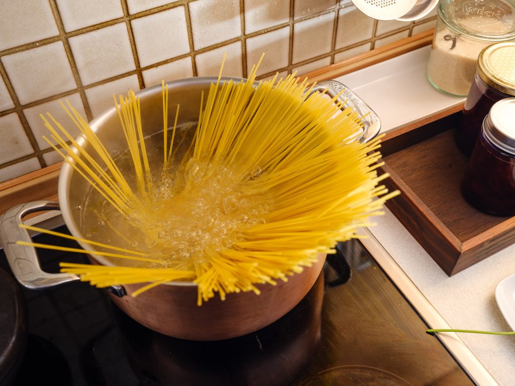 Pasta Spaghetti fanned out in a pot