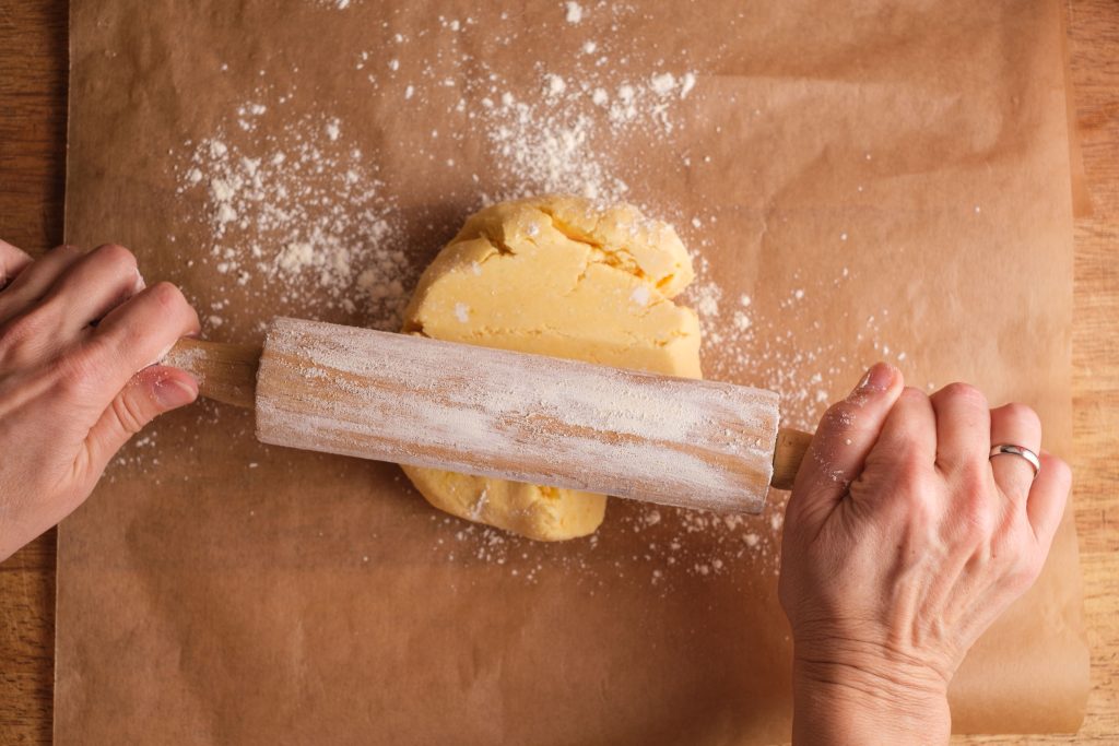 Roll out the rolling pin with flour for the shortcrust pastry