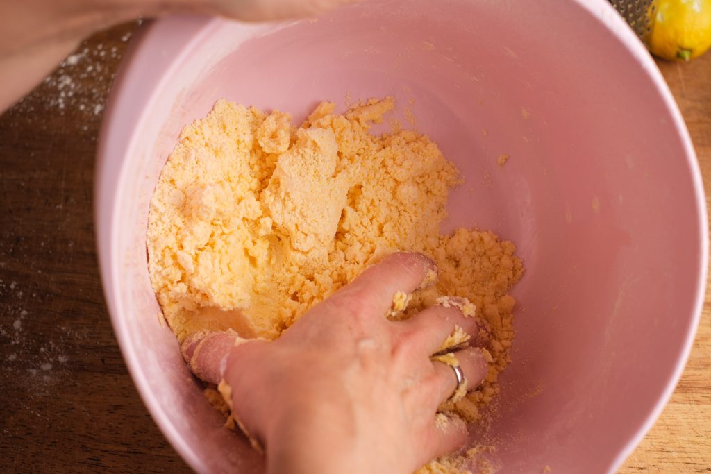 Knead the shortcrust pastry