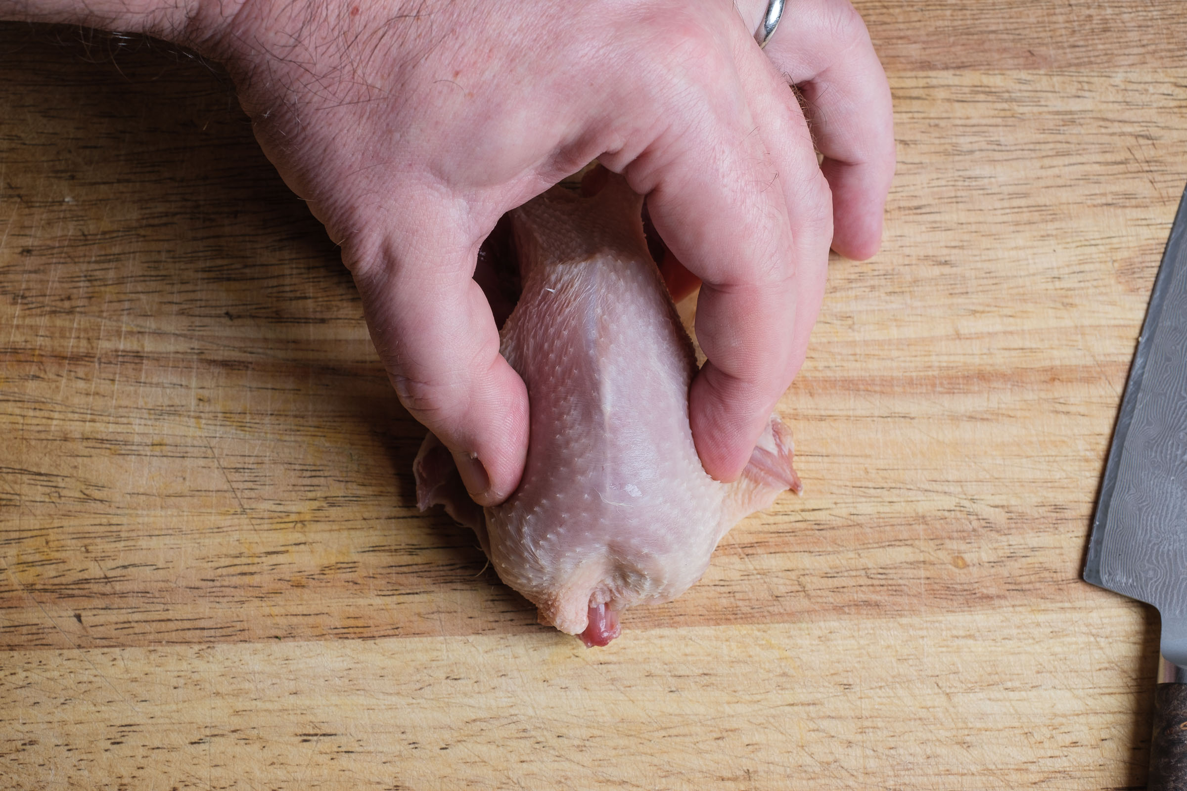 Stretch the skin of the quail breast