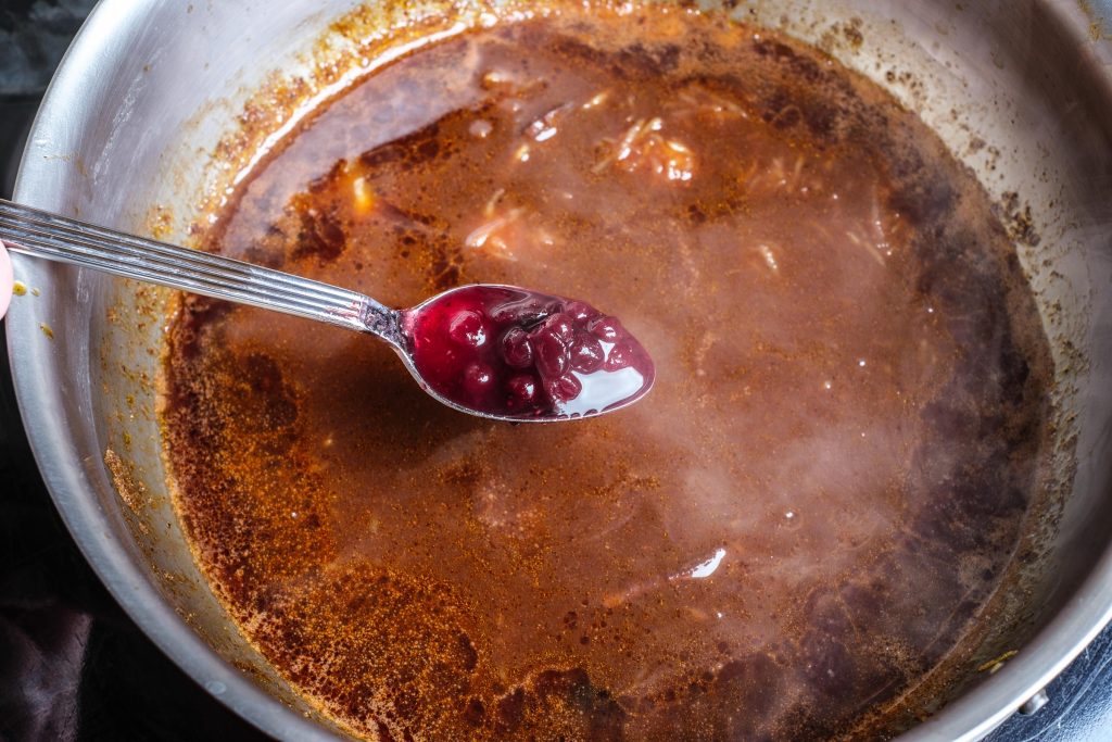 Flavor the pheasant sauce with cranberries